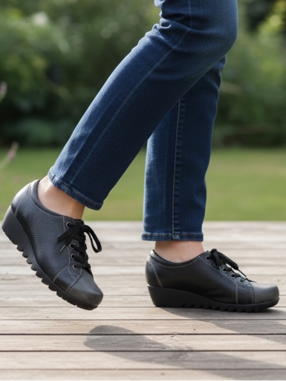 Munro Black Leather American Dakota Lace Up Wedge Sneakers Size 8